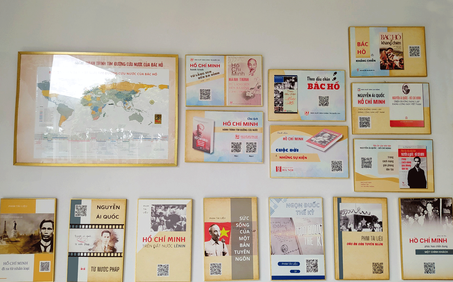 Các ấn phẩm được gắn mã QR trong Không gian văn hóa Hồ Chí Minh tại Học viện Cán bộ TPHCM