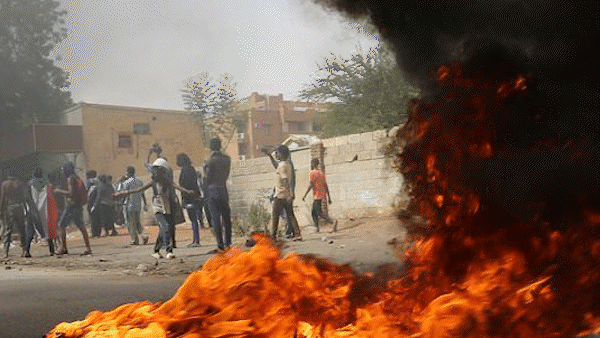 Người dân Sudan di tản tránh bạo lực. Ảnh: WFP