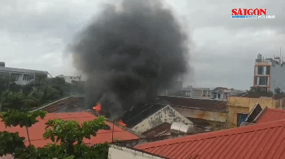 Phú Yên: Cháy nhà kho gần cây xăng