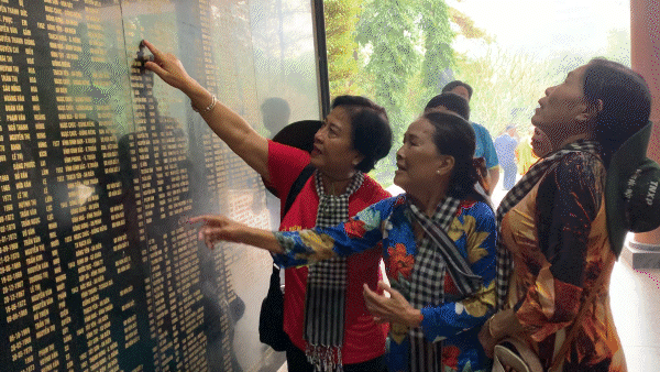 Đoàn đại biểu “Những tấm gương thầm lặng mà cao cả” TPHCM dâng hương tại Ngã ba Đồng Lộc