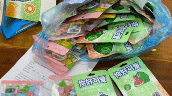 Cảnh báo nhà trường và phụ huynh về loại kẹo “lạ” bán ở cổng trường