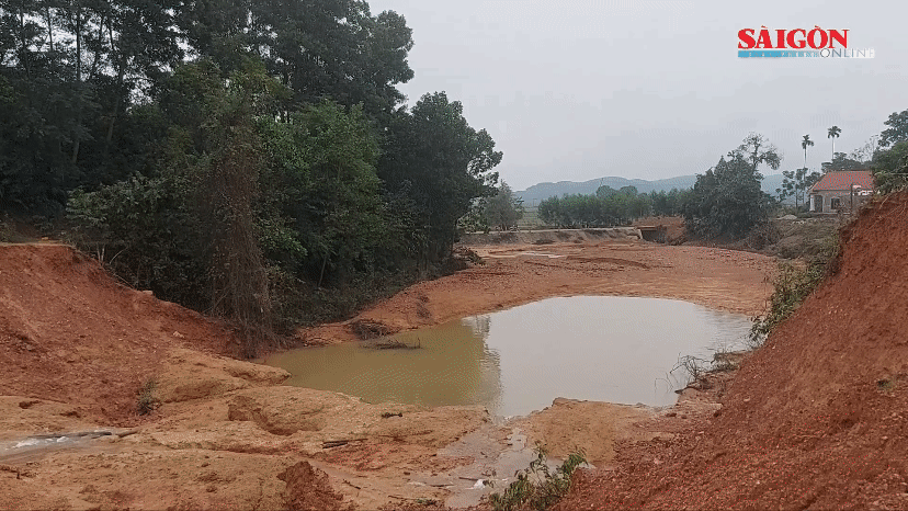 Hiện trường lở đập Tắt ở xã Hòa Hải, huyện Hương Khê