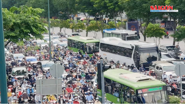 Nguy cơ tai nạn giao thông trên đại lộ Phạm Văn Đồng