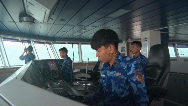 Tích cực tìm kiếm thuyền viên mất tích trên vùng biển Khánh Hòa