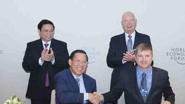 Ký kết thỏa thuận hợp tác giữa UBND TPHCM và Diễn đàn Kinh tế Thế giới