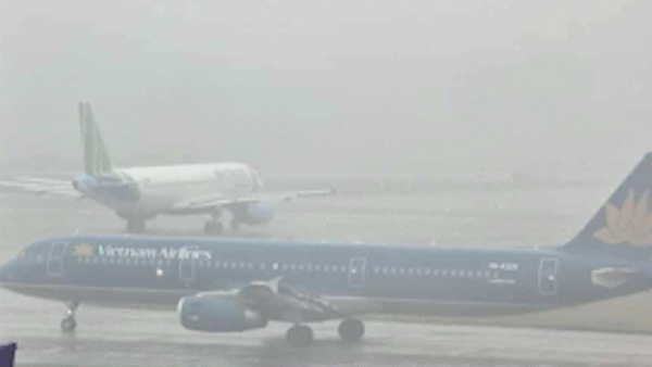 Gần 100 chuyến bay không thể cất, hạ cánh tại sân bay Nội Bài do sương mù dày đặc
