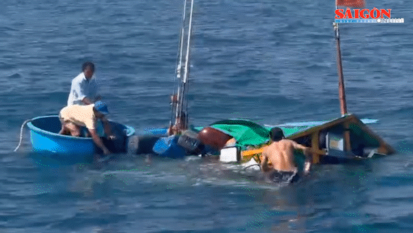 Vụ tàu cá va chạm với tàu hàng ở Quảng Ngãi : Huy động thợ lặn, tìm kiếm 2 ngư dân mất tích