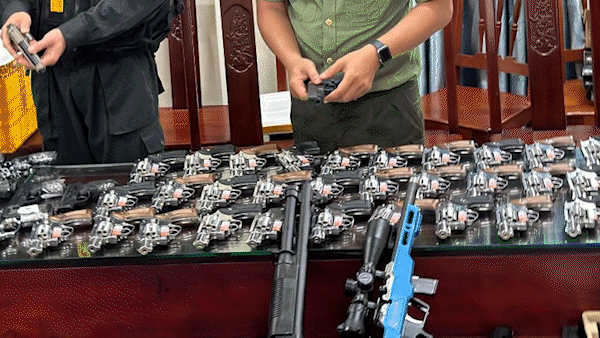 Quảng Ngãi: Bắt quả tang đối tượng mua bán trái phép vũ khí quân dụng