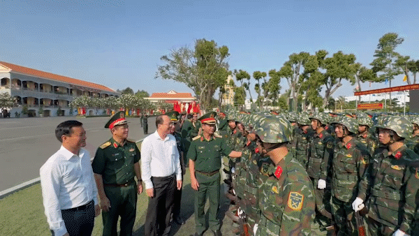 Lực lượng vũ trang TPHCM ra quân huấn luyện chiến đấu
