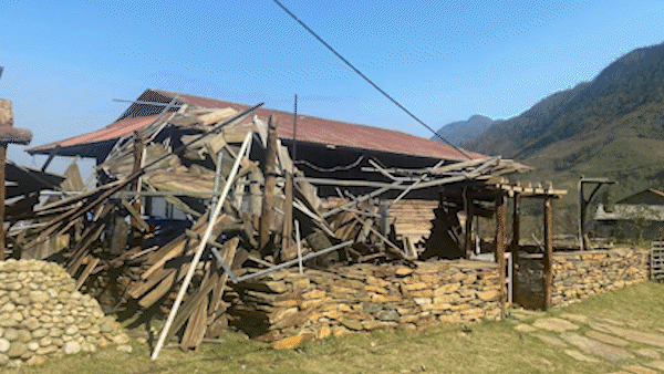 Hàng chục ngôi nhà, lán trại bị tốc mái tại Sa Pa 