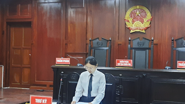 Không bị cáo nào tới tòa, phiên tòa phúc thẩm vụ án Nguyễn Phương Hằng và đồng phạm bị hoãn