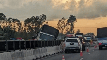  Tai nạn trên tuyến cao tốc Trung Lương – Mỹ Thuận: 1 người tử vong, kẹt xe kéo dài
