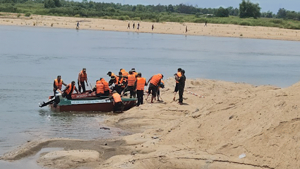 Vụ lật ghe trên sông Ba: Tìm thấy thi thể nạn nhân cuối cùng 