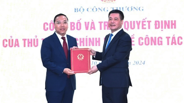 Trao quyết định bổ nhiệm ông Nguyễn Hoàng Long làm Thứ trưởng Bộ Công thương 