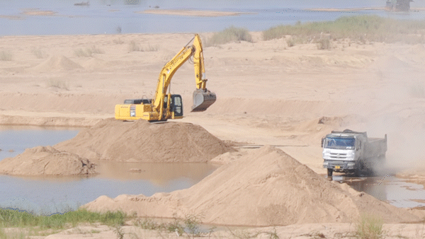 Phú Yên: Khai thác cát vượt công suất, doanh nghiệp bị xử phạt 300 triệu đồng