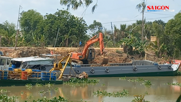 Long An: Xác minh, điều tra vụ chuyển bùn đất san lấp trụ sở Công an huyện Tân Hưng ra ngoài tỉnh