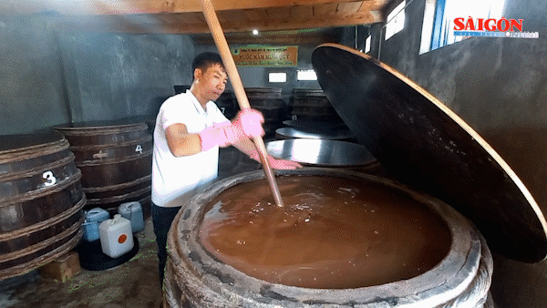 Người giữ nghề làm nước mắm truyền thống ở Quảng Ngãi