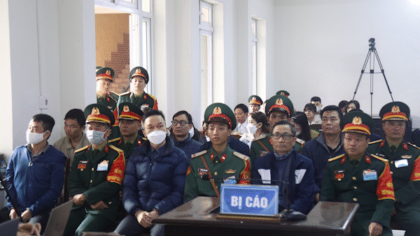 Hình ảnh 4 cựu sĩ quan Học viện Quân y hầu tòa trong vụ án Việt Á