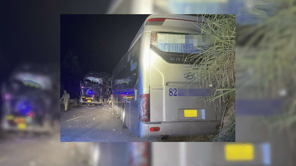 Tai nạn giữa xe khách và xe tải trên đường Hồ Chí Minh, 2 người thương vong