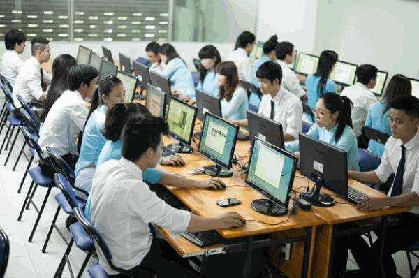 DN Việt: Tụt hậu vì ‘thờ ơ đến lạ kỳ’ với công nghệ số?