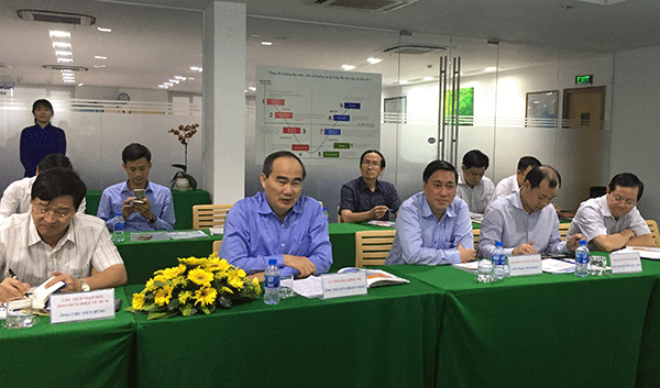 Bí thư Nguyễn Thiện Nhân thăm và làm việc với Công ty cổ phần sản xuất Nhựa Duy Tân.