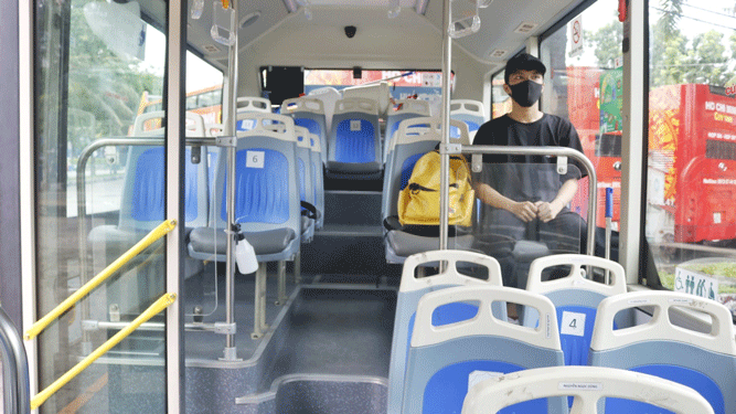 Hành khách thưa thớt trên tuyến xe buýt số 27 (Bến xe buýt Sài Gòn - Bến xe An Sương)