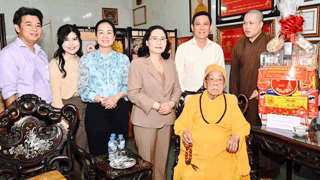 Chủ tịch HĐND TPHCM Nguyễn Thị Lệ thăm, chúc tết chư tôn giáo phẩm Giáo hội Phật giáo Việt Nam