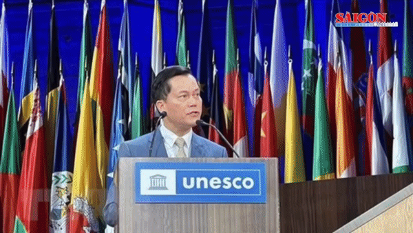 Tin nóng: Việt Nam được bầu làm Phó chủ tịch Đại hội đồng UNESCO lần thứ 42; Làm rõ 2 người đàn ông đi xe ngược chiều, đánh nhân viên phà Cát Lái