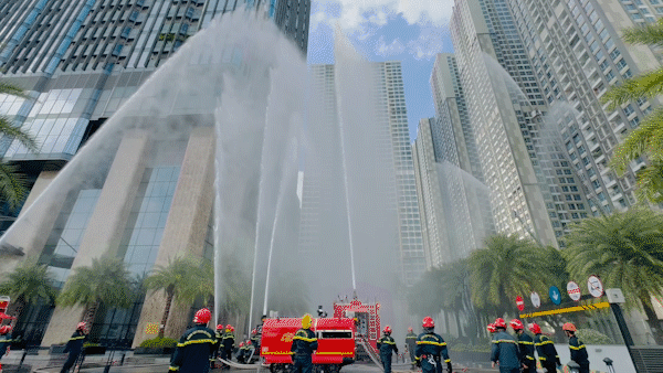 Hơn 2.000 người diễn tập chữa cháy ở tòa nhà Landmark 81