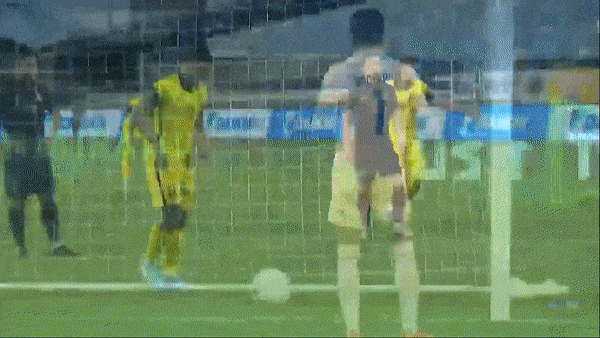 Thái Lan - Malaysia 0-1: Rasid ghi bàn duy nhất trên chấm penalty, HLV Tan Cheng Hoe hạ Thái Lan rửa hận