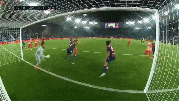 Levante vs Atletico Madrid 2-2: Griezmann mở tỷ số, Matheus Cunha lập công, Bardhi ghi cú đúp trên chấm penalty, chia điểm cùng HLV Simeone, Rober Pier nhận thẻ đỏ