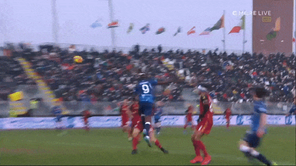 Venezia vs Napoli 0-2: Victor Osimhen khai bàn, Andrea Petagna giúp Napoli bám đuổi ngôi đầu của Inter, Tyronne Ebuehi nhận thẻ đỏ