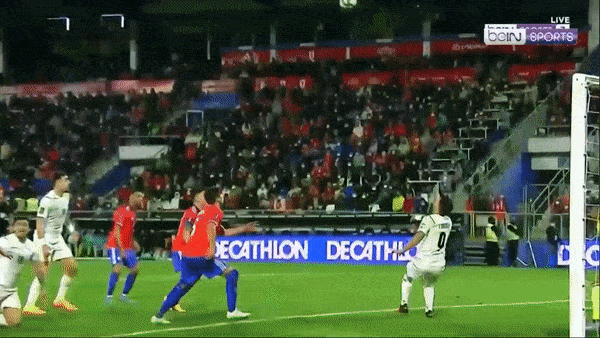 Chile vs Uruguay 0-2: Tâm điểm hiệp 2, Luis Suarez ghi siêu phẩm ngã bàn đèn, Federico Valverde loại Chile khỏi VCK World Cup 2022 tại Qatar