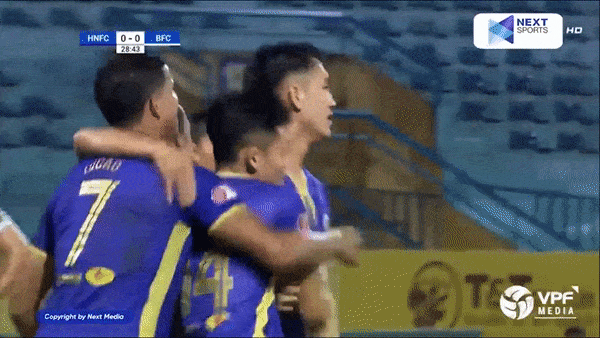 Hà Nội vs Becamex Bình Dương 5-1: Lần lượt Xuân Tú, Lucas, Tuấn Hải, Mujan ghi 5 bàn chứng tỏ sức mạnh, Tiến Linh ghi bàn danh dự từ chấm penalty
