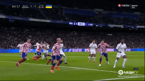 Real Madrid vs Atletico Madrid 1-1: Griezmann kiến tạo, Gimenez mở bàn, Modric phạt góc, Rodriguez đánh đầu cứu thua, Real bám đuổi ngôi đầu Barca 