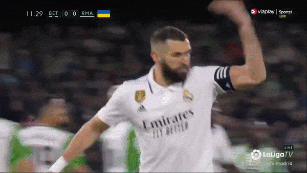 Betis vs Real Madrid 0-0: VAR phát hiện chạm tay Rudiger, Benzema mừng hụt, Real chia điểm tiếc nuối, quyết bám Barca