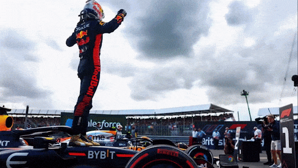Max Verstappen vượt mặt Lando Norris, lần đầu thắng chặng F1 Grand Prix tại Anh