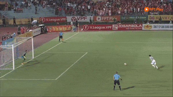 Hà Nội vs Hải Phòng 3-1: Caion tỏa sáng cú đúp, Văn Quyết góp công trên chấm penalty