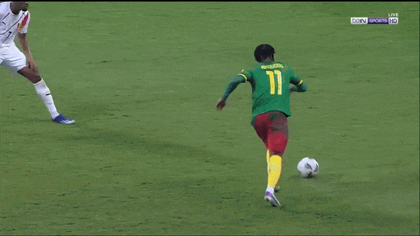Cameroon vs Guinea 1-1: Bayo sớm trừng phạt hàng thủ Cameroon, Kamano nhận thẻ đỏ, Magri đánh đầu cứu thua