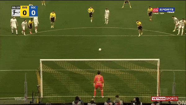 Borussia Dortmund vs Bochum 3-1: Fullkrug xuất thần hattrick nhờ penalty, Schlotterbeck bất ngờ phản lưới nhà, HLV Edin Terzic vào tốp 4 Bundesliga
