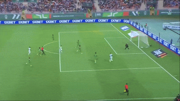 Mali vs Burkina Faso 2-1: Tapsoba sớm phản lưới nhà, Sinayoko nhân đôi tỷ số, Traore ghi bàn nhờ chấm penalty, Mali gặp Bờ Biển Ngà ở Tứ kết Africa Cup