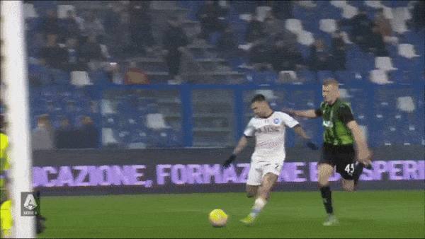 Sassuolo vs Napoli 1-6: Uros Racic khai bàn nhưng Rrahmani gỡ hòa, Osimhen lập hattrick, Kvaratskhelia chốt hạ bằng cú đúp bàn thắng