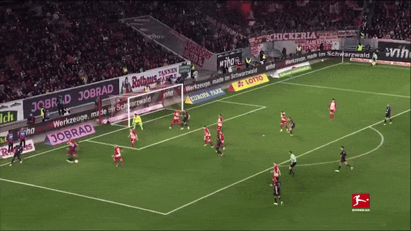 Bundesliga ấn tượng với những pha đột phá và ghi bàn của tiền vệ Jamal Musiala (Bayern Munich)