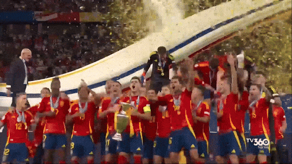 Tây Ban Nha vs Anh 2-1: "Thần đồng" Lamine Yamal Cầu thủ trẻ hay nhất, Rodri xuất sắc nhất giải, Williams, Oyarzabal tỏa sáng, HLV Luis De La Fuente giúp Tây Ban Nha vô địch EURO 2024