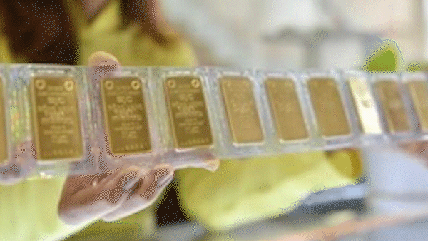 Vàng SJC hiện cao hơn vàng thế giới 19,6 triệu đồng/lượng