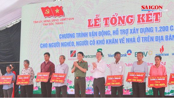 Tin nóng: Chủ tịch nước Võ Văn Thưởng dự lễ bàn giao 2.600 căn nhà tại Sóc Trăng, Hậu Giang