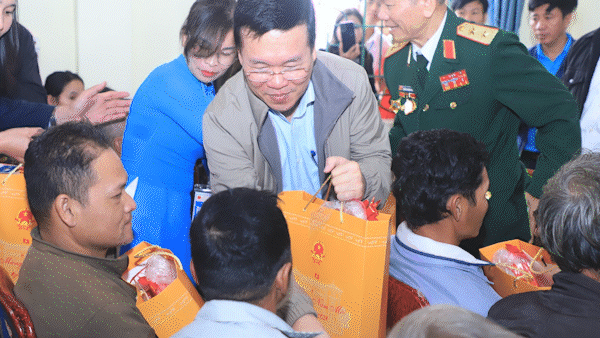 Tin nóng: Chủ tịch nước Võ Văn Thưởng chung vui “Tết nhân ái” Xuân Giáp Thìn tại xã biên giới ở Nghệ An