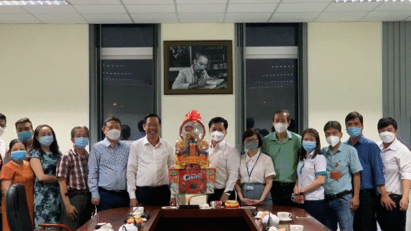 Chủ tịch UBND TPHCM Phan Văn Mãi thăm, chúc tết quân đội, y tế bác sĩ đêm giao thừa