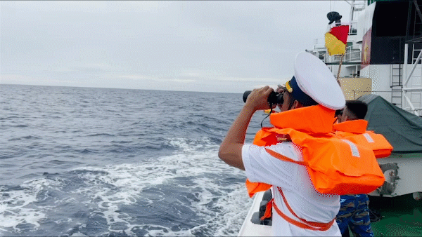  Đưa 5 thuyền viên trên tàu Bình Thuận bị chìm về bờ từ tàu hàng nước ngoài