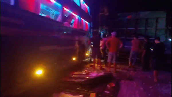 Giải cứu tài xế mắc kẹt trong cabin sau khi tông xe khách trên cao tốc Cam Lộ - La Sơn